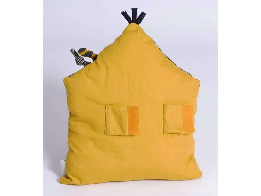 Moulin Roty 666133 - Coussin D'activités Maison Moutarde Les Moustaches 5 Moulin Roty 666133 - Coussin D'activités Maison Moutarde Les Moustaches – Image 3