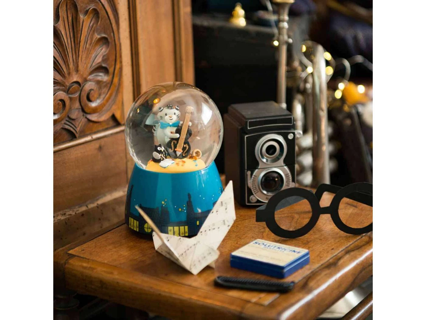 Moulin Roty 666241 - Boule à Neige Musicale Les Moustaches 4 Moulin Roty 666241 - Boule à Neige Musicale Les Moustaches – Image 2